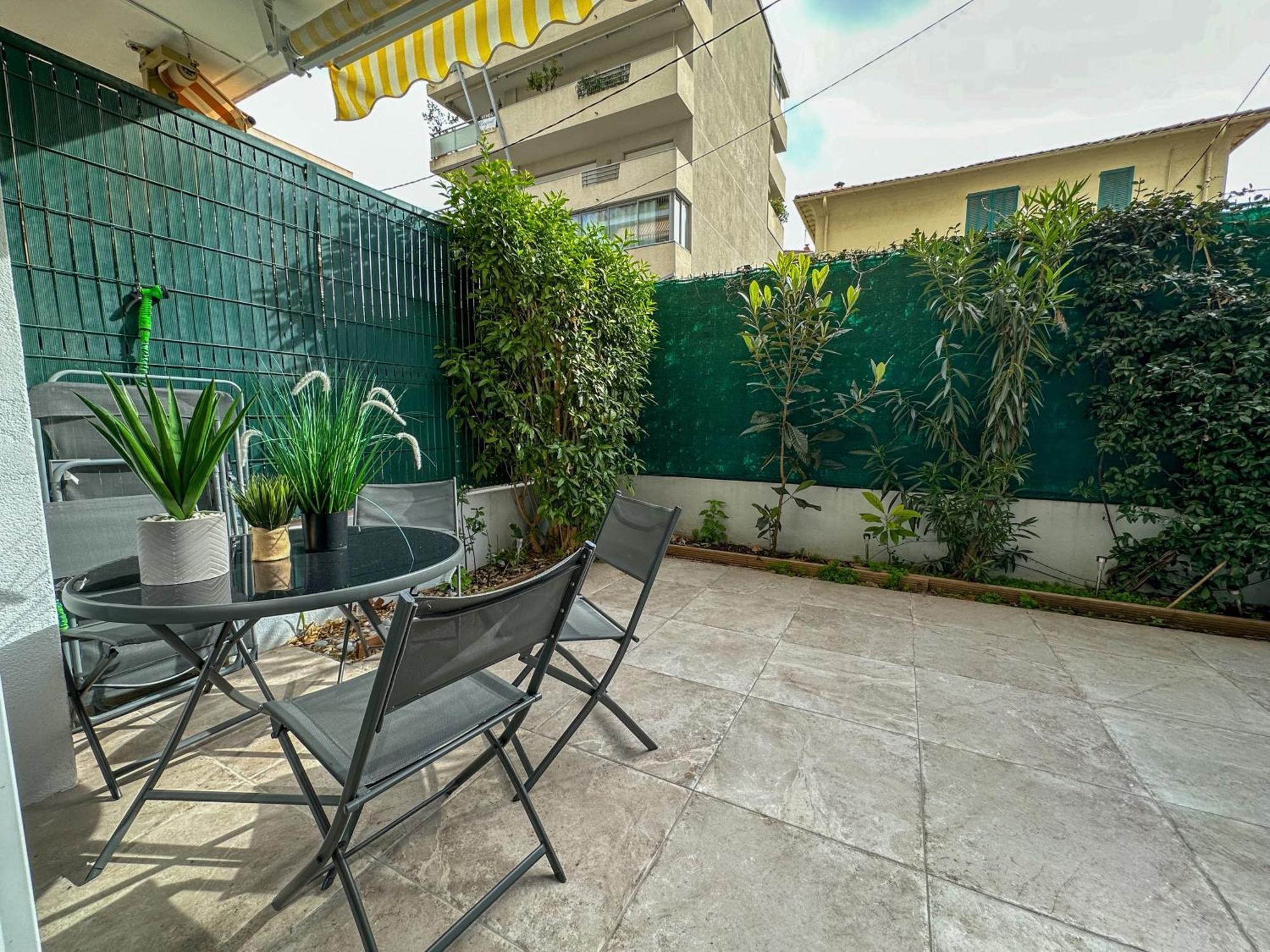 Cosy Madrid, Appartement Proche De La Mer Cannes Bagian luar foto