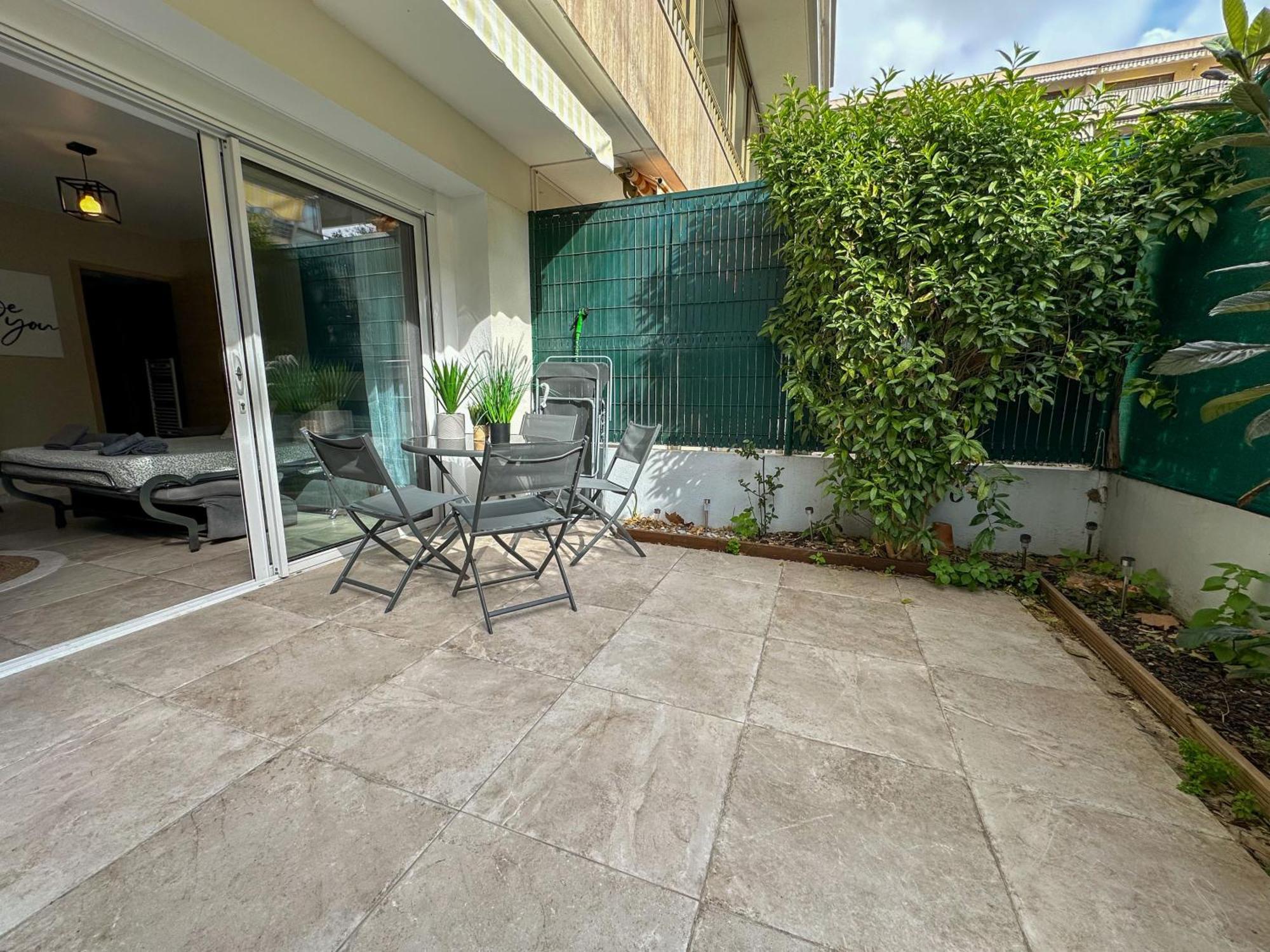 Cosy Madrid, Appartement Proche De La Mer Cannes Bagian luar foto
