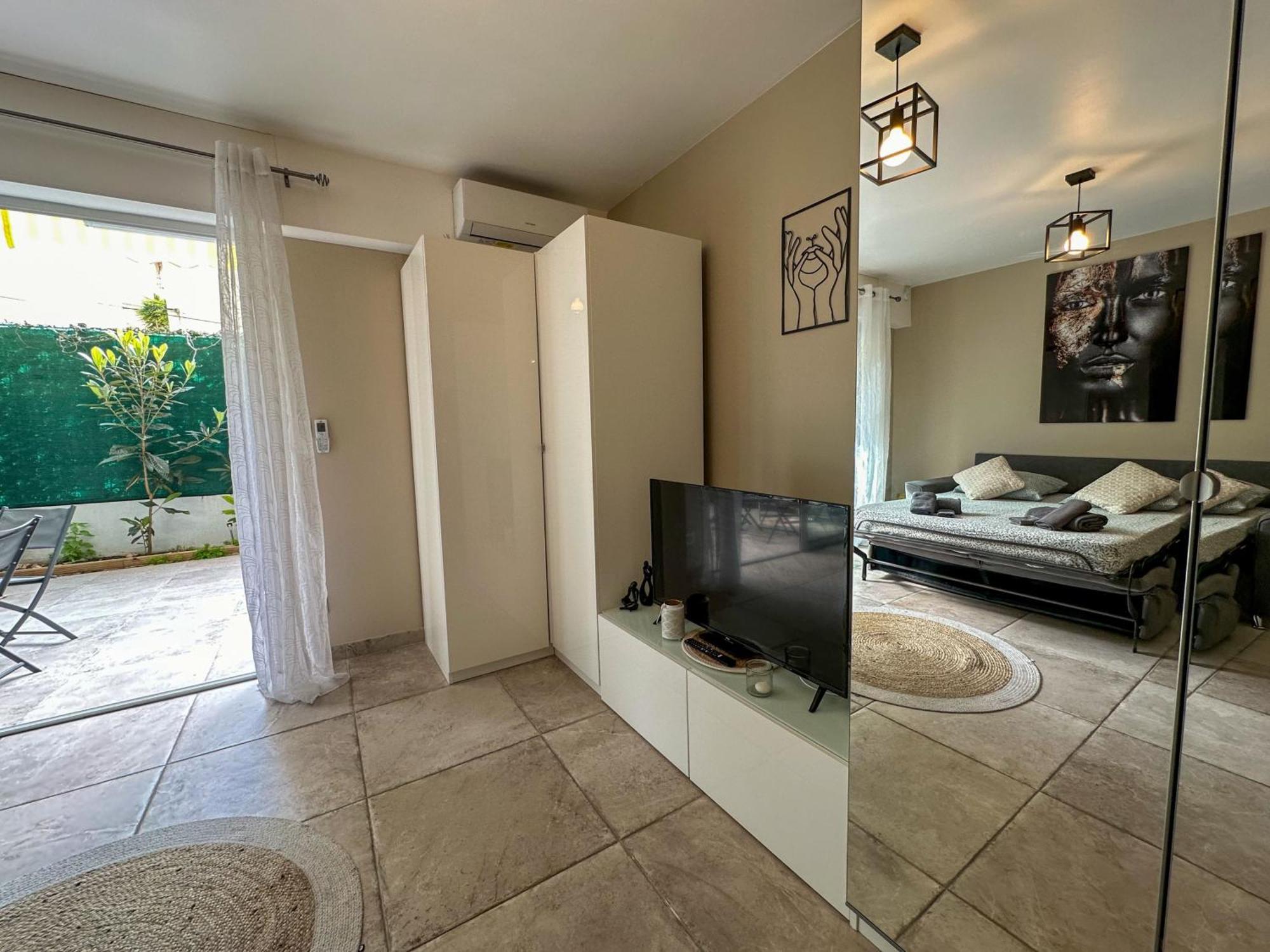 Cosy Madrid, Appartement Proche De La Mer Cannes Bagian luar foto